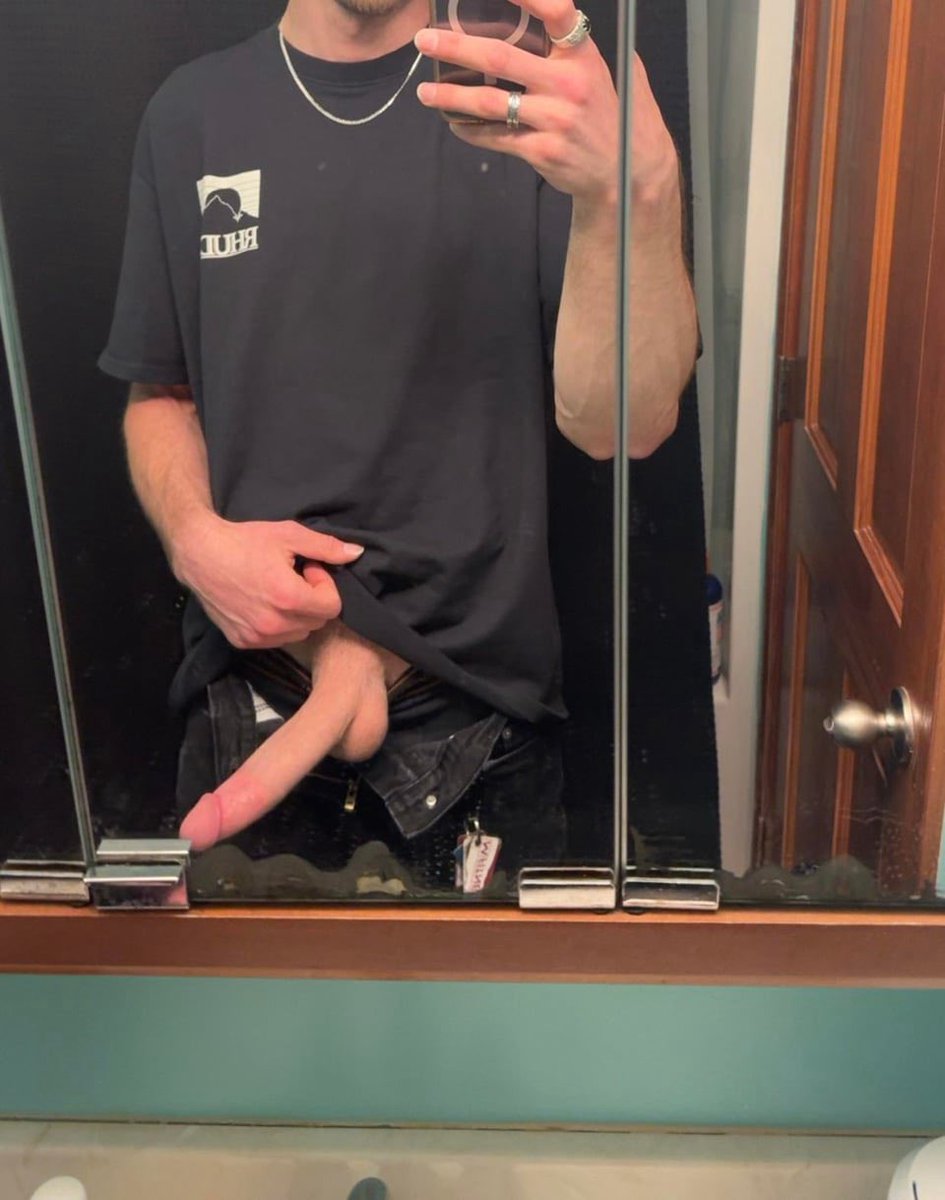 WhiskeyBubbaXXX's tweet photo. Luv trash ass white boys https://t.co/ffZNyCmPJd