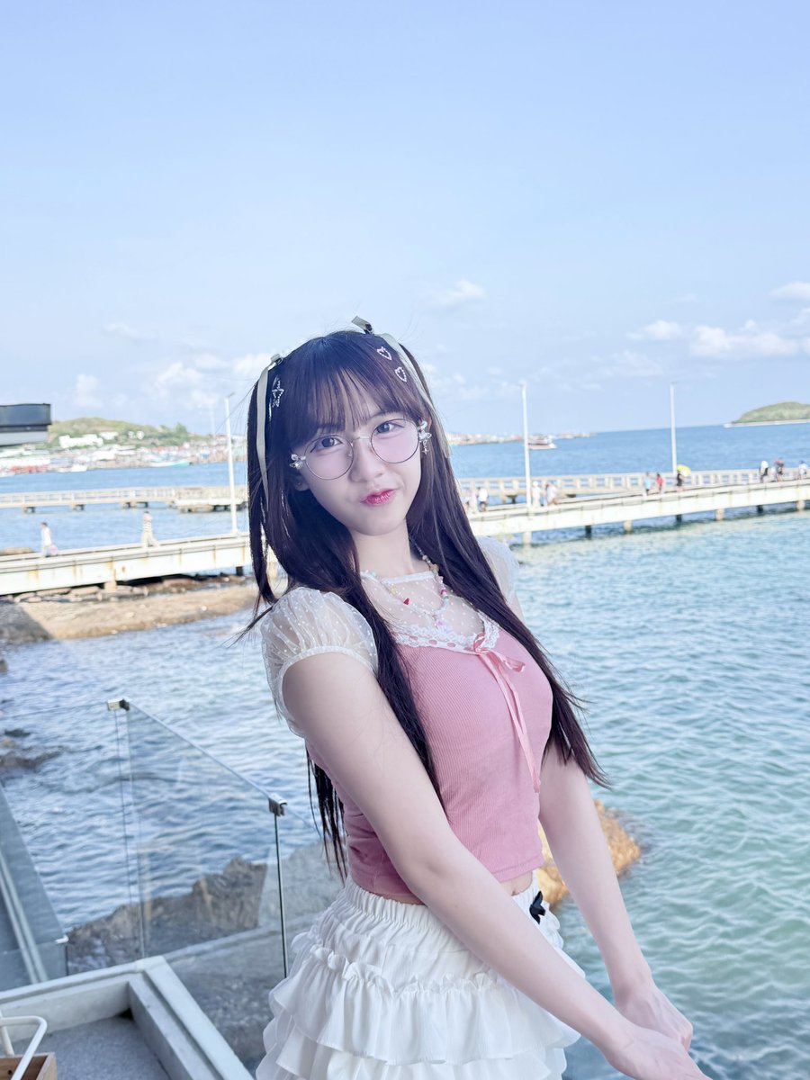 Claire ViNX ☀️🧡 tweet media