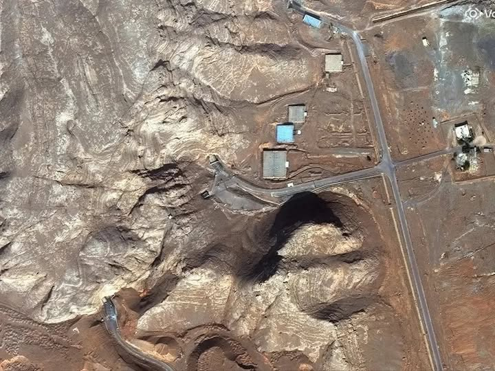 jalle51's tweet image. Trump &amp;amp; Israel bombed Iran’s nuclear facilities – but according to US intelligence, it has barely affected Tehran’s nuclear timeline. Iran still has its highly enriched uranium (enough for up to 10 bombs if they continue enriching) and the expertise left. The timeline is still
