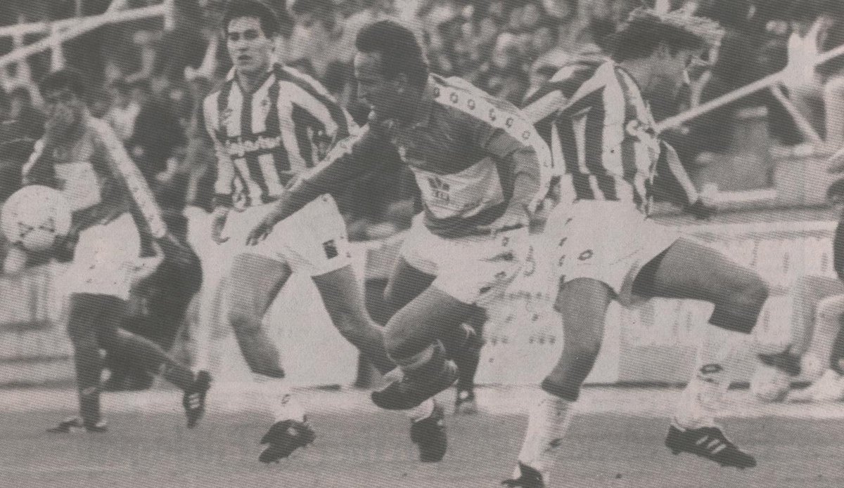 eltoledocom's tweet photo. Temporada 1992/93: @CD_Toledo 4 – @RealSporting B 0.
Segunda División B.
Oliver, jugador del @CD_Toledo
#Toledo #CDToledo #RealSporting #Gijón https://t.co/MRKNex4uQf