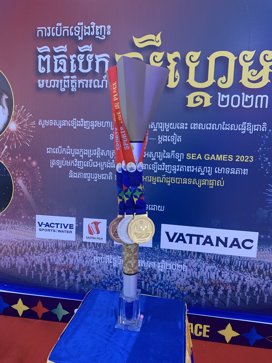 RavyIth's tweet photo. តើ��្នកនៅចាំអារម្មណ៍រំភើបកាលពី ៣ ឆ្នាំមុនទេ? 🔥🇰🇭
មហាព្រឹត្តិការណ៍ដែលដក់ជាប់ក្នុងបេះដូងខ្មែរគ្រប់រូប នឹងត្រលប់មកវិញនៅលើអេក្រង់យក្ស Screen X! https://t.co/xJuxJpefNE