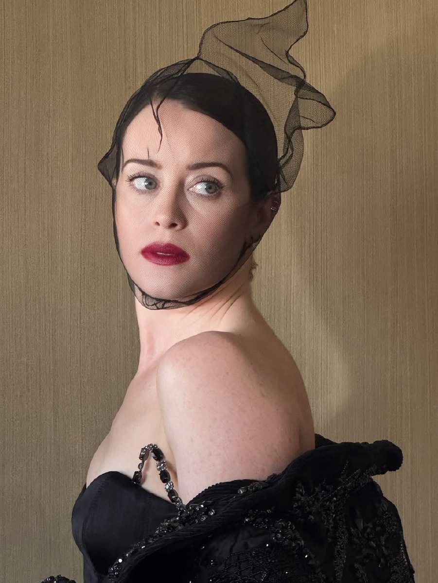Claire Foy getting ready for the 2026 Met Gala last night.