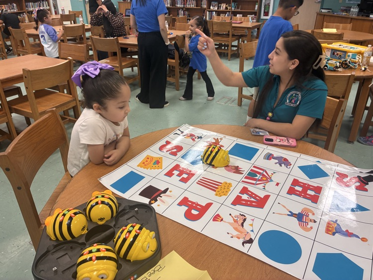 SantaMaria115's tweet photo. Huge shout out to the amazing community &amp; robotics team that made STEAM Night a hit! We had a blast diving into the world of tech and seeing firsthand how it powers our lessons and daily activities. Thanks for exploring with us! https://t.co/LuqpgGDPOX