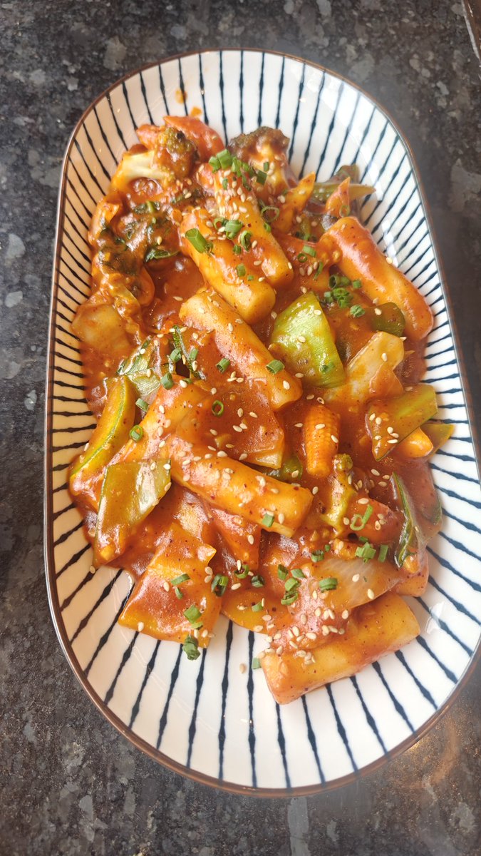 simplychoo's tweet photo. Tekk Tteokbokki guyssss https://t.co/wRNyCjGPhK