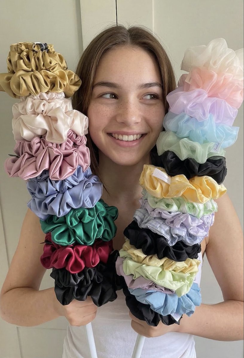 FlairloomStudio's tweet image. It’s Finally Happening! —welcome to your new favorite Scrunchie Shop!  ✨

We’ve worked around the clock, obsessing over every fabric and color to bring you a collection that feels as good as it looks.

#NewLaunch #ShopSmall #HandmadeWithLove #HairAccessories #ScrunchieLove