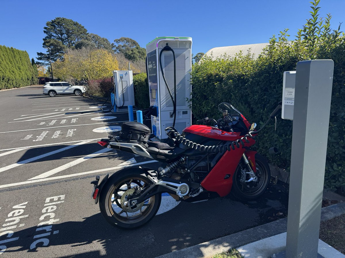 alex35571's tweet photo. Zero SRS ⚡️ Motorcycle Ride 🏍️
Depart Sydney with 95% SoC
Princess Motorway to Albion Park
Coffee ☕️ n charge ⚡️ (Exploren 26mins $2.03) 24% to 65% SoC
Macquarie Pass to Moss Vale
Lunch 🥪 n Charge ⚡️ (NRMA / Chargefox 43mins $3.16) 32% to 80% SoC
On to Kiama via Kangaroo Valley 
Snack n Charge ⚡️ (Exploren 18mins $1.76) 30% to 55% SoC
Princess Motorway return to Sydney.
Heathcote Motorway Charge ⚡️(Origin 360 18mins $2.20) 5% to 34% SoC
Returned home 🏠 5% SoC

Distance: 379km
Elevation: 5,431m
Efficiency: 82wh/km
Time: 6hrs
Cost: $9.15
Many Motorway kms 💨 
Checked out new NRMA charger at Moss Vale. Lunch at Ex Services Club 🍔