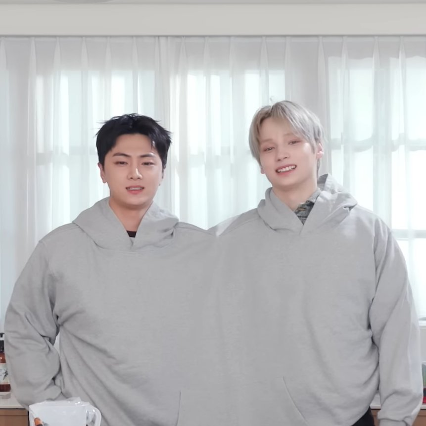 sunghoonieuna's tweet photo. sharing hoodie🐈‍⬛😇

#NoxStar #Hhmnyaring #ENCHIN #ppulbatu https://t.co/JgOSVvs9lP