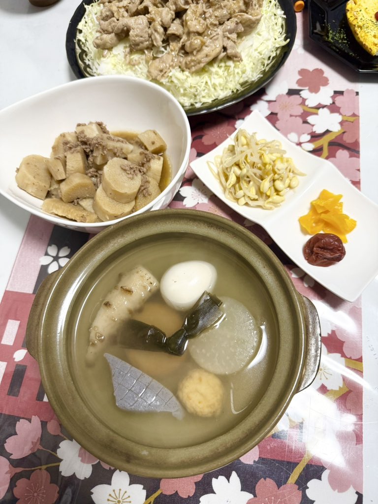 capu_ti's tweet image. 晩御飯いただきます😋🩷🩷🩷
今日は〜🎵🎵🎵
🧄ガーリック生姜焼き
キャベツのキッシュ
小松菜の麹味噌soup
🍢おでん(非常食の交換)
山芋のそぼろ煮
🥢箸休め

#おうちでごはん #dinner
 #晩御飯  #お家でご飯