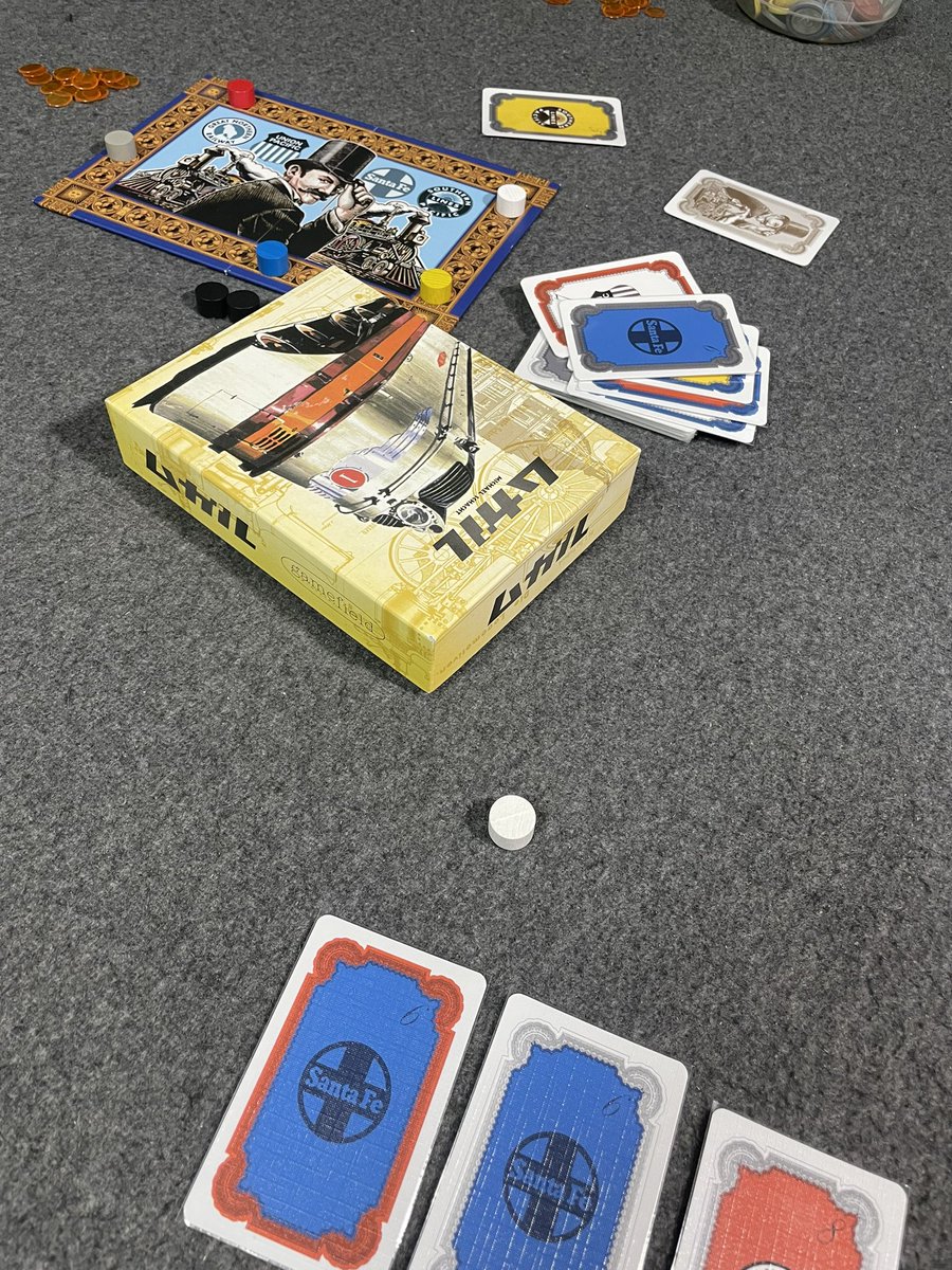 18hmkr's tweet photo. ムガル
五人戦

洗面器に顔を突っ込む系我慢比べゲーム。だけど無駄に吐くのは本当に無駄なので、メリハリ大事。
細かく吐けば元の金額より下がり、降りるに降りれなくなるよ！

ワイみたいにな！🫠 https://t.co/QZ57XNdDvZ