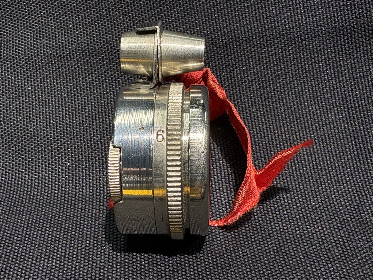 ペタルカメラ（1948年製） 展示カメラ紹介 No.21 ペタル（Petal）1948年製