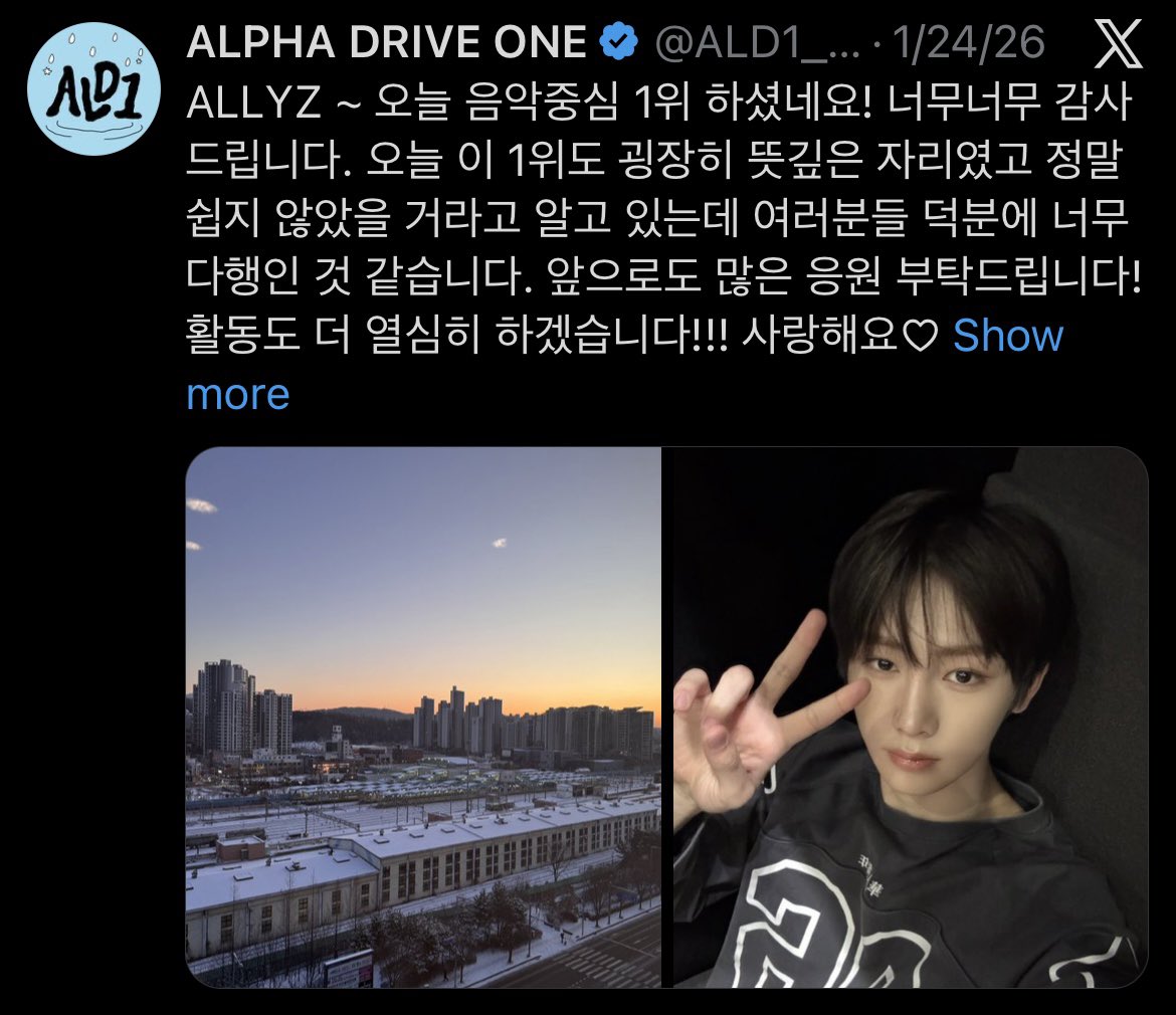 vesperamata's tweet photo. anxin is the cutest person ever 😭 him and his saga of uploading his favorite pictures twice https://t.co/jnVLzyqUE1