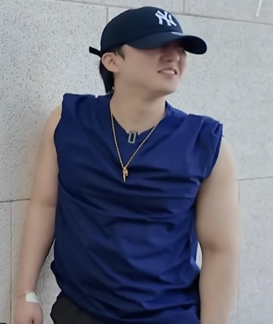 𝙩𝙚𝙙𝙙𝙞𝙚 🐽☾ • backwards cap binnie‼️ tweet media