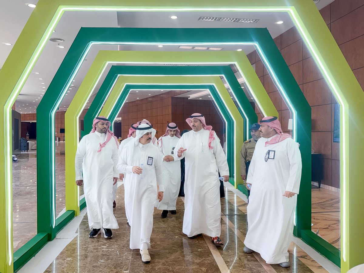 h_Aldalaan's tweet photo. ختامها مسك:
كل الشكر والتقدير لإدارة #جامعة_الحدود_الشمالية بقيادة سعادة الرئيس د. أحمد الرميح وسعادة وكيل الجامعة د.عايد الرويلي وكافة الطواقم المنظمة على نجاح حفل التخرج تنظيم مبهر،وليلة لن تنسى في ذاكرة الخريجين والخريجات.
دمتِ ياجامعتنا منارةً للعلم والإبداع. https://t.co/GbMUM8U24S