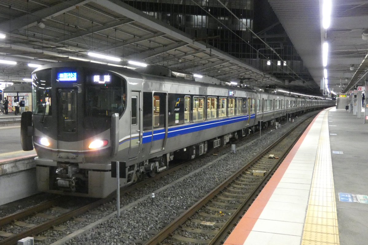 大阪20:30発新快速姫路行は、まさかの逆組成かつAシート先頭で無料開放！
こんなん初めてちゃうか