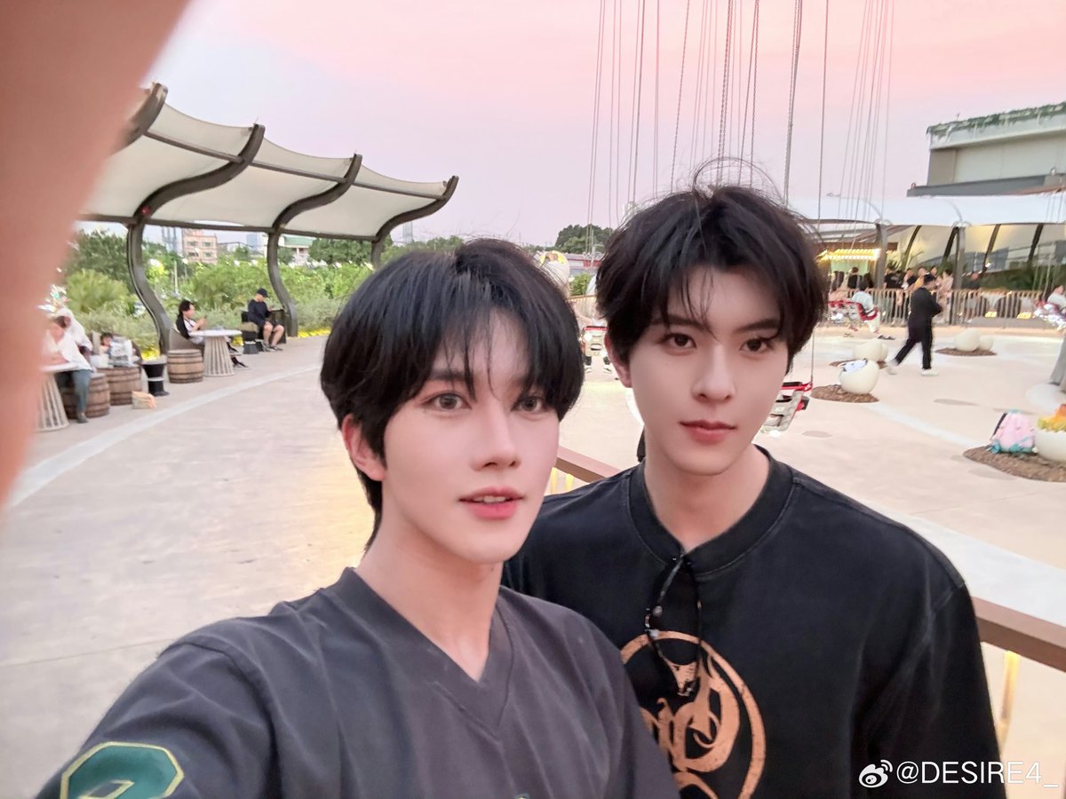 260505

🇹🇭ℕ𝕚𝕔𝕖 𝕋𝕣𝕚𝕡 

#XingQiu #EliotHuang #KipukaQiu #HuangXing #QiuDingjie #XYQQJ #黄星 #邱鼎杰