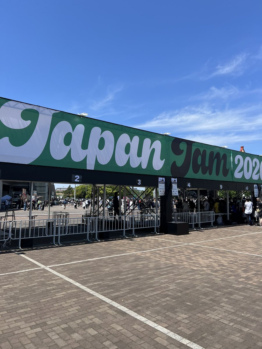 lowtion043's tweet photo. 誘われたのでのりでJapanJamへ
半分以上知らないし酒飲んで適当に楽しめばいいやと思って行ったなかでCANDY TUNEが凄かった！歌が特別上手いわけじゃないと思うけど、表情、仕草、登場の歩き方からオーラあってやばかった！
FC入ったろかな笑
皆んないいけどピンクの方いいね笑
#CANDYTUNE #JAPANJAM https://t.co/qDupY9jhxu
