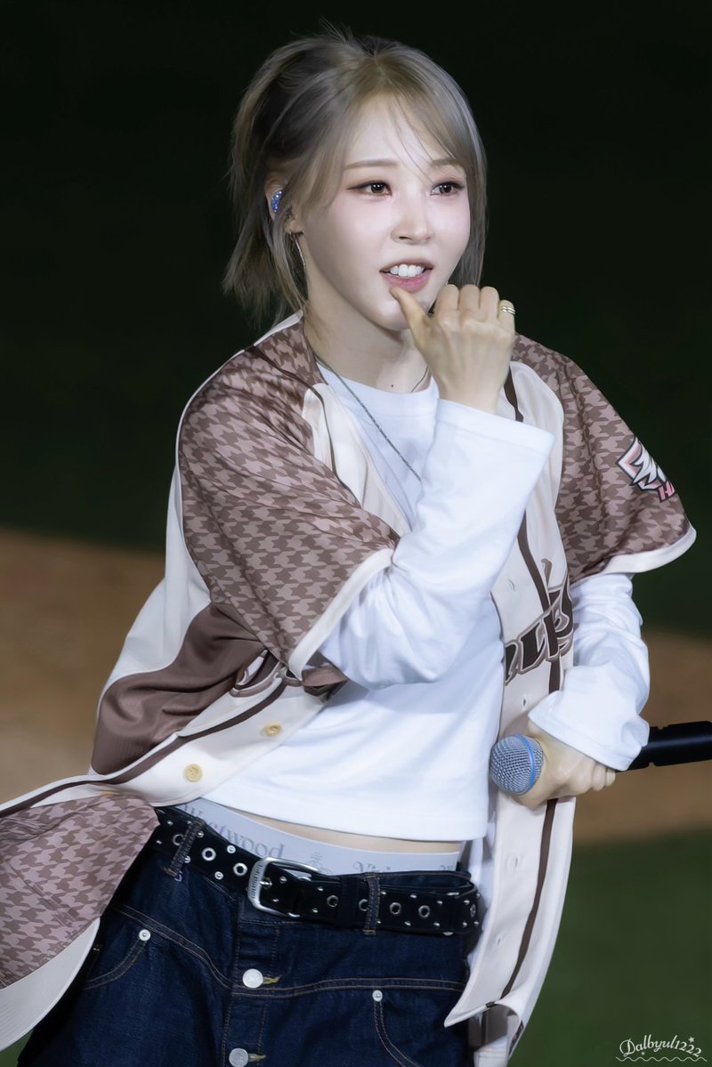 260503
Moon Byul

心動時刻
RECORDING THE HEARTBEAT

MAMAMOO MEDLEY😭

#MAMAMOO #MoonByul #마마무 #문별 #玟星