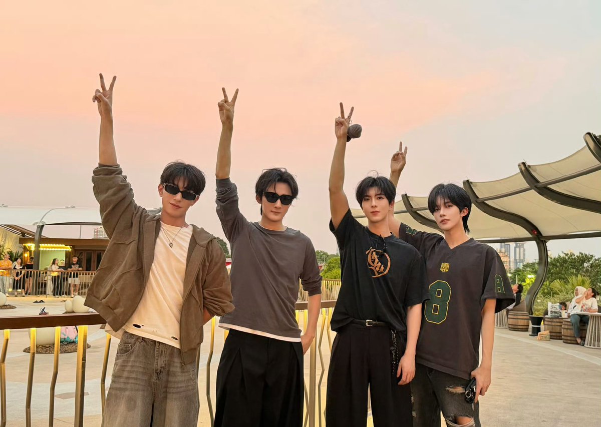 jiangliglobal_'s tweet photo. DESIRE4_ update
https://t.co/5NVSvmEait

🇹🇭 ℕ𝕚𝕔𝕖 𝕋𝕣𝕚𝕡

#江衡 #李沛恩 #JiangLi #OceanJiang #SeekyLi #LiPeiEn #JiangHeng https://t.co/962HcyoaZz