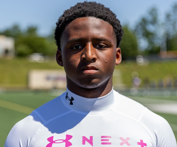 sixstarfootball's tweet photo. EVENT COVERAGE | Several elite WR/TE prospects impressed at UA on Day 2 Sunday in Charlotte

📈Several elite WR/TE prospects showcased talent and poise on Sunday🔥

STORY▶️https://t.co/aVa1ZL8tCQ

@Teru_Davis @ButterMonroe29 @GibbsJosep59631 @PuiuRaphael @Jordan2Gorham @JayEady_1 @Braylon_Clark3 @RiggsSavage