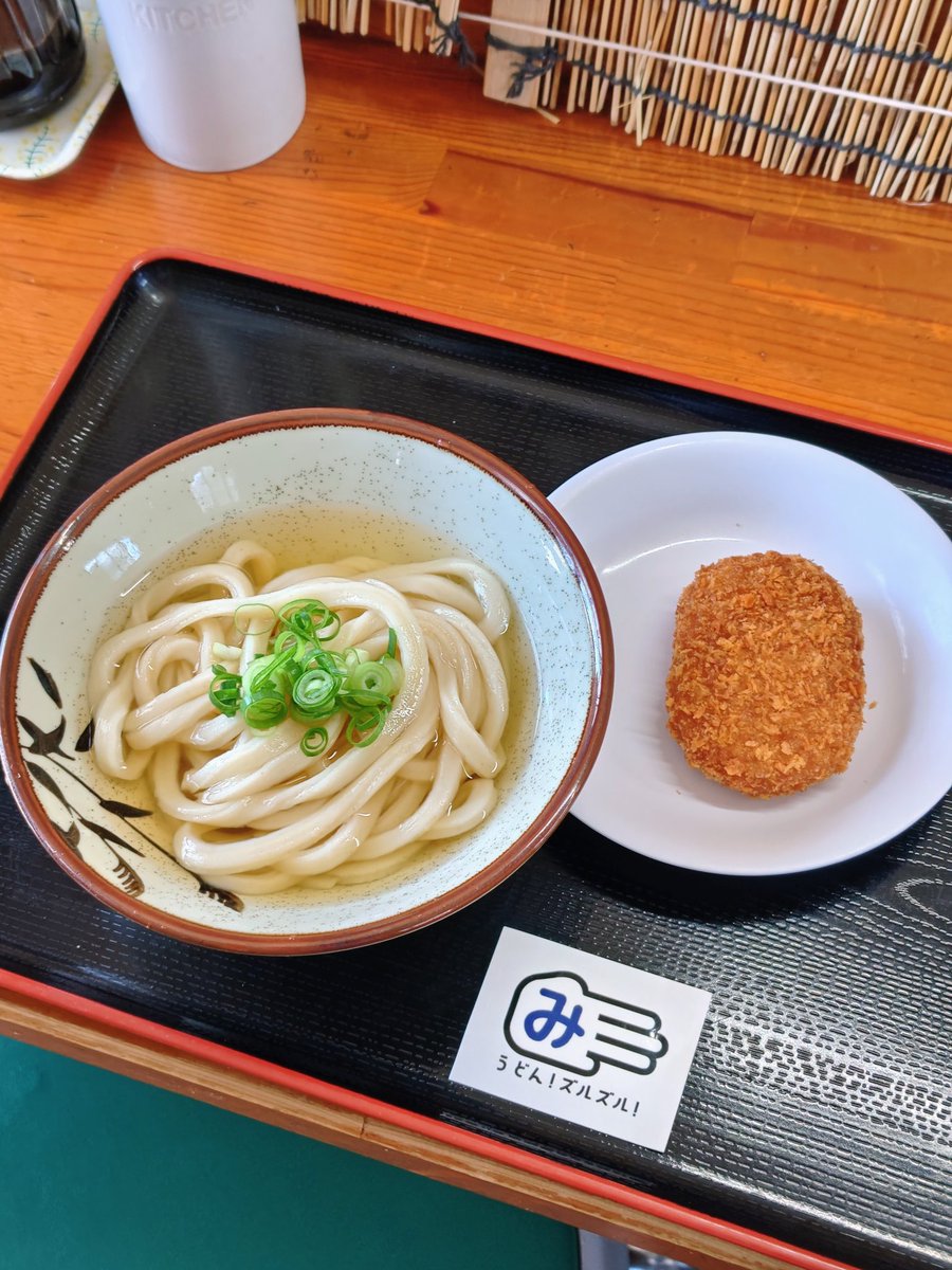 bleachak's tweet photo. 本日1軒目 5のつく日国産小麦100%の日‼️ 手打麺や大島さん かけうどんとコロッケ めっちゃ美味しかった♪ ごちそうさまでした😋
#手打麺や大島
#島っていこう
#アヒル口
#borderborderMountain
#うどんズルズル https://t.co/BjRixU0N9R