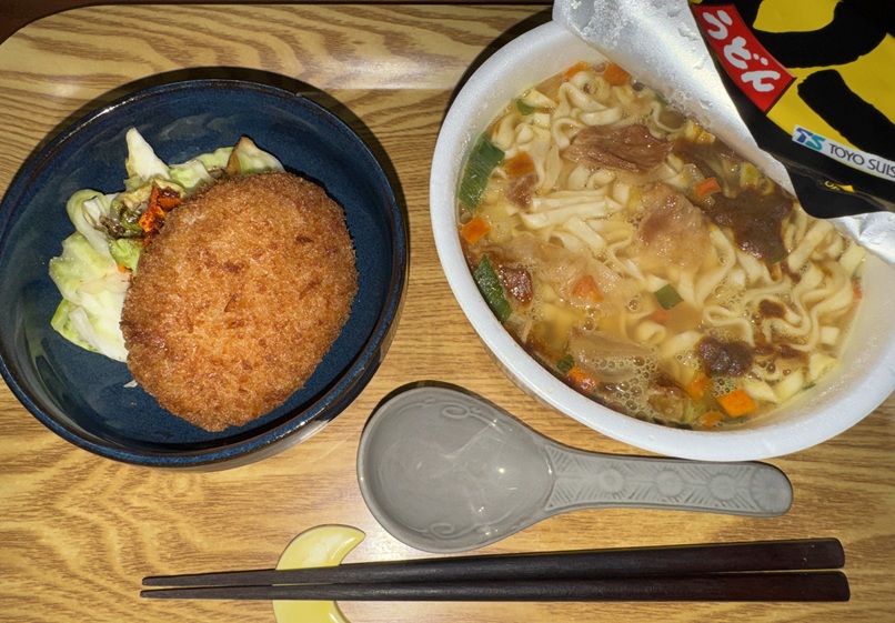 nari_hoshi57923's tweet image. 今日もソコソコ雲が沸けど程なく良いお天気でｗ 晩ごはんは、カレーうどんその他ｗ ブログも更新したのでプロフ経由で是非観てみてね＼( 'ω')／
#blog 
#晩ごはん