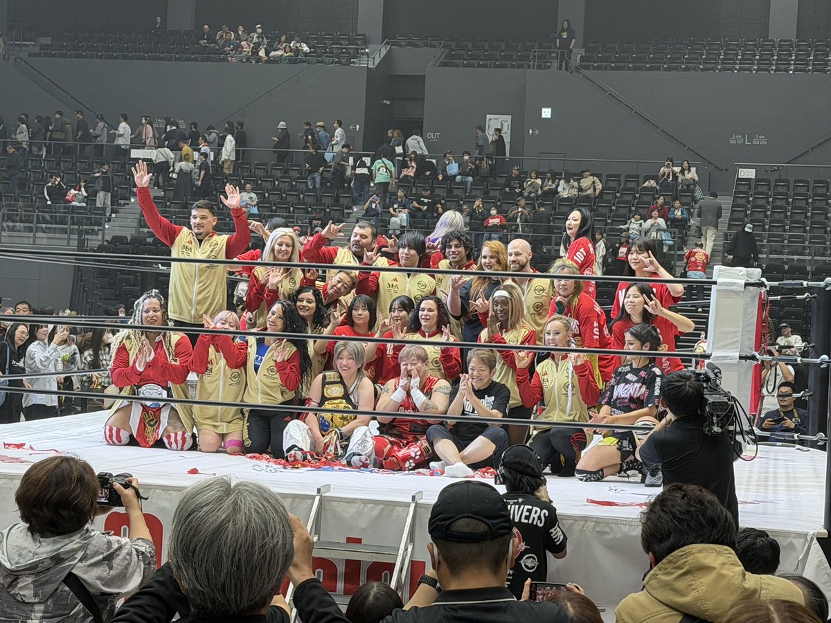 H_I_R_O_K_I____'s tweet photo. リングに上がらせて頂き、
桃野美桜選手vs星来芽依選手
の試合をコールさせて頂きました。
熱気あふれる会場空間、
私もボルテージあがりました⤴️
選手の皆さん、お疲れ様です❗️
ご来場の皆様、ありがとうございました‼️ https://t.co/J1Gephvz2f