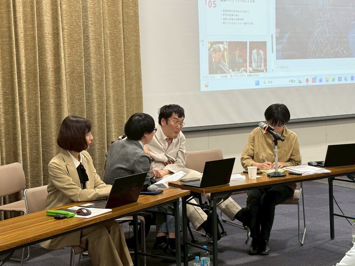 skyfarm1229's tweet photo. 尼崎でおしゃべり会でした。
障がい当事者の皆さんがたくさんご来場いただき、会場は満員！（約160人）

「あ、か、さ、た、なでつながる当事者と政治」をテーマに、障がい当事者と繋がって作り上げてきた私の国会質疑や政策を紹介しました。

また、会場からは約20人の方々からたくさんの質問をいただきました。

そのひとつに「なぜ障がい者の議員は少ないのか」とストレートな質問がありました。

障がい者の割合は人口の約10%なのに、障がいのある国会議員は1%にも満たないのが現状です。

様々な要因が考えられると思いますが、そもそも障がい者が社会参加できていないこと、そして投票の機会すら奪われている方々が少なくないことです。

私からは、郵便投票の対象拡大や、わかりやすい選挙の広報など、投票の選択肢を広げる提言をしました。また、障がい者を人口比率に応じて優先的に当選させるクオータ制の議論も始めるべきとも指摘しました。

他にもたくさんの質問をいただきましたが、すべて答えきれず申し訳ありませんでした。

そして、ゲストは長谷川ういこさん。実は私と長谷川さんは同い年で、同じ立命館大学の大学院で学びました。15年ほど前はめずらしかったオンライン受講が合理的配慮で実現した話など、同窓生ならではのエピソードを引き出していただきました。

誰もが普通に安心して暮らせる社会、少数者の声が消されない社会を目指して、これからも障がい者、いろいろな当事者の皆さんと力を合わせて頑張ります！

会を準備いただいた実行委員会の皆さま、ありがとうございました。