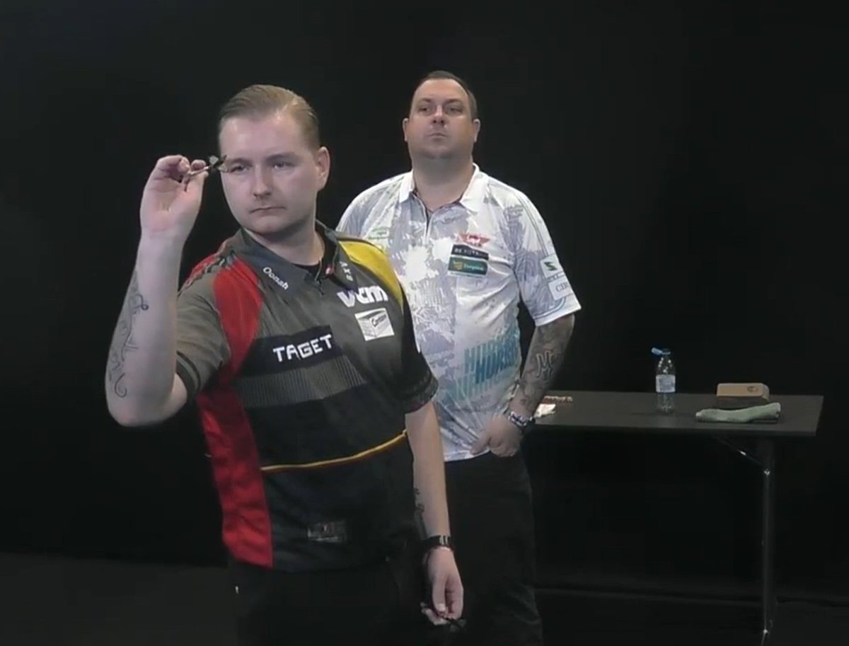𝗗𝗜𝗠𝗜 𝗗𝗜𝗦𝗠𝗔𝗡𝗧𝗟𝗘𝗦 𝗧𝗛𝗘 𝗛𝗨𝗥𝗥𝗜𝗖𝗔𝗡𝗘 🇧🇪

Dimitri van den Bergh continues his recent resurgence by thrashing former World Cup teammate Kim Huybrechts 6-2 with a 100.5 average 🤝
