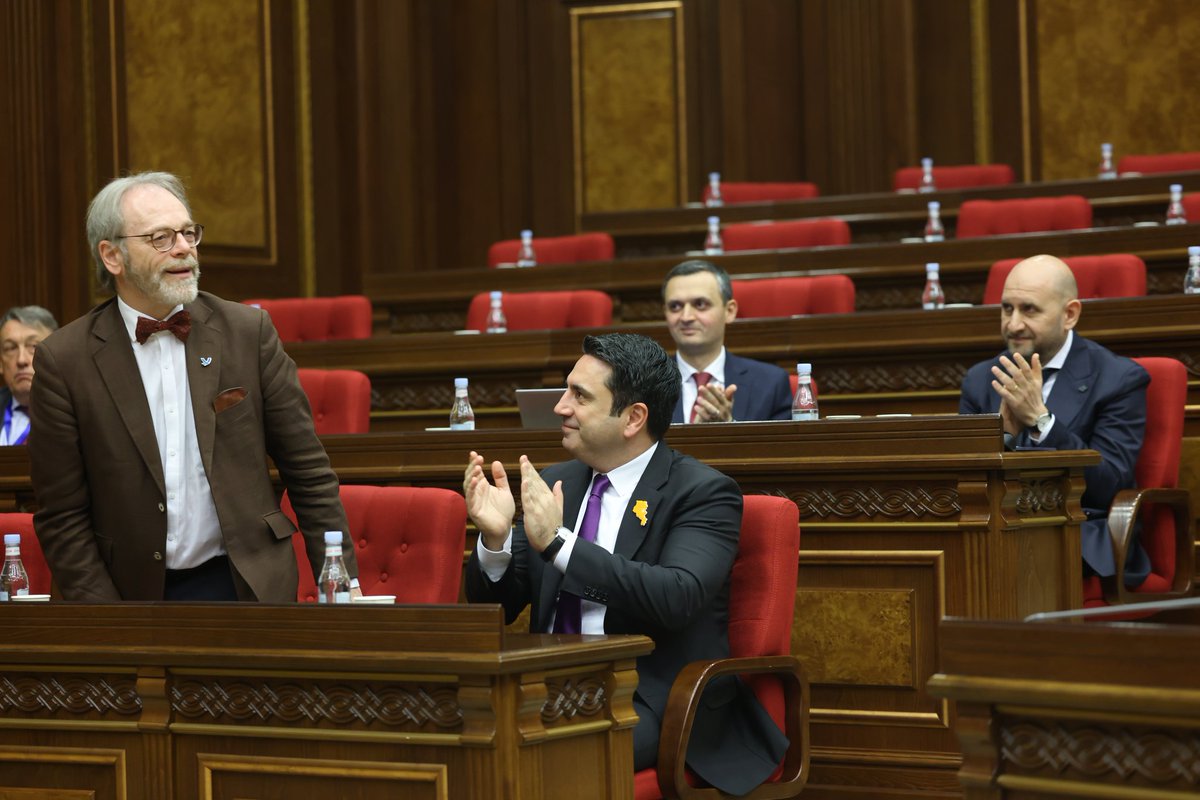 alensimonyan's tweet photo. 🇦🇲🇧🇪🇪🇺 
I was pleased to host @PeterDeRoover1, President of the Chamber of Representatives of the Kingdom of Belgium.
We discussed strengthening interparliamentary cooperation, deepening #Armenia-#Belgium relations, advancing the Armenia–#EU agenda, democratic reforms, & regional developments.
I also highlighted the Belgian Parliament’s consistent support for Armenia.

#ParliamentaryDiplomacy