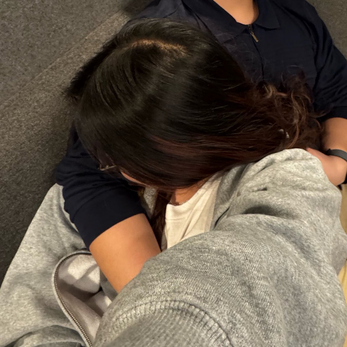 mndyslices's tweet photo. just a reminder that there will be people who will choose not make time to see you even when youre in the same city, but there will also be people who fly oceans and sacrifice their little free time to be part of your day—even if its just watching you study for your finals https://t.co/cVGOPCdn74