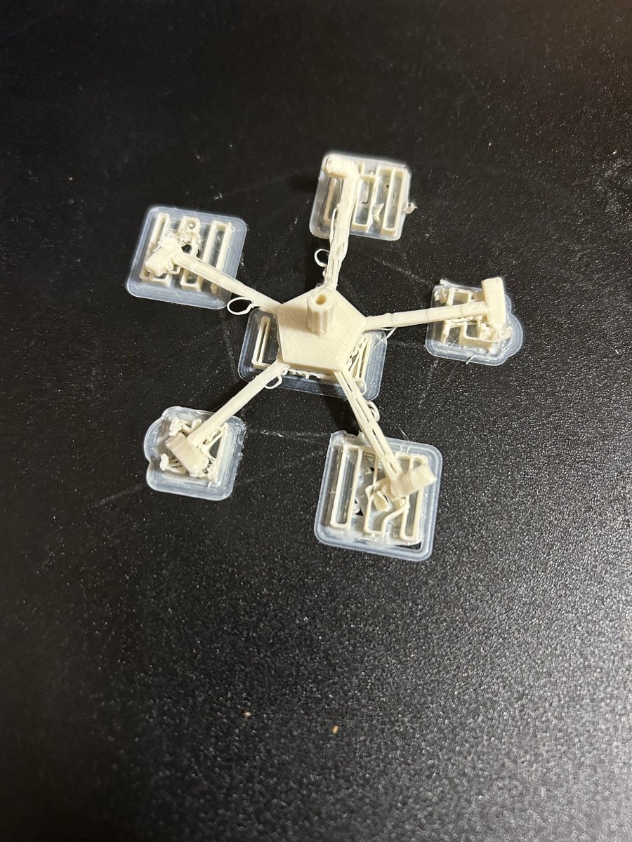 AtelierPoirier's tweet photo. テオヤンセン展で買ったミニビーストの羽パーツが折れてしまったので3Dプリンタで出力してみたもののノズルの調子が悪くて交換したり、サイズも形もまだまだ改善の余地がありそうだったり、で先は長そう。 https://t.co/5e0r5gshHf