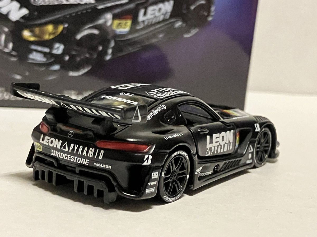 トミカ トミカプレミアムRacing レオン ピラミッド AMG UV印刷とタンポ
