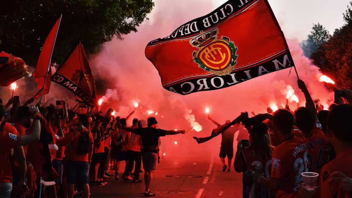 tradicio_rcdm's tweet photo. 🔴 Diumenge #TotsDeVermell https://t.co/IkxmYjNjV1