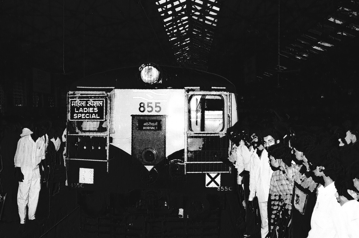 airnewsalerts's tweet image. #IndianRailways celebrates a key milestone in women-centric suburban travel, as the world’s first Ladies Special train service completes 34 years of operation.

Introduced on 5 May 1992, the service was a response to the growing need for safe, reliable and comfortable commuting