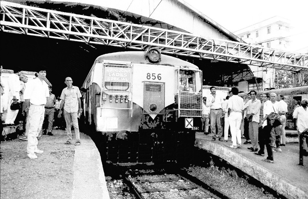 airnewsalerts's tweet image. #IndianRailways celebrates a key milestone in women-centric suburban travel, as the world’s first Ladies Special train service completes 34 years of operation.

Introduced on 5 May 1992, the service was a response to the growing need for safe, reliable and comfortable commuting