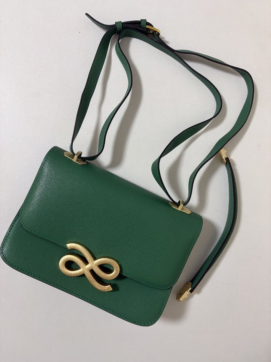 shobesells's tweet photo. wts lfb ph

House of Littlebunny Timeless Sling bag ₱4.5k

- Gold-tone infinity clasp
- Adjustable strap
- Flap closure

: gcash | ggx sdd https://t.co/BHtcbc1GzT