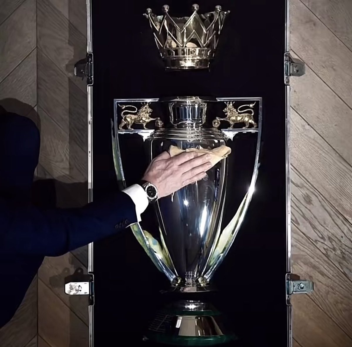 1whiteou's tweet photo. ثلاث مباريات فقط
ثلاث مباريات فقط 
ثلاث مباريات فقط

افعلوها يا رجال✋🏼❤️. https://t.co/PsdU8G9phJ