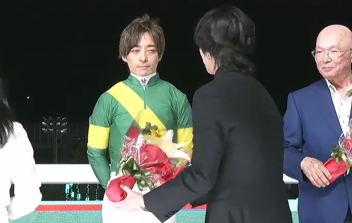 智 tweet media