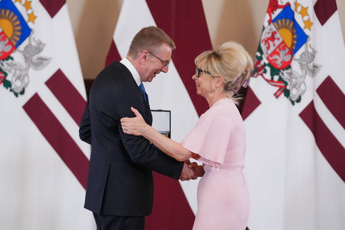 SwedeninLV's tweet photo. 🎉We are very proud to announce that Karin Höglund, former Ambassador of the Kingdom of Sweden to Latvia, yesterday received Latvia’s highest state award, the Order of the Three Stars.🎉

📷: Ilmārs Znotiņš, Valsts prezidenta kanceleja. https://t.co/NP7cHCsf25