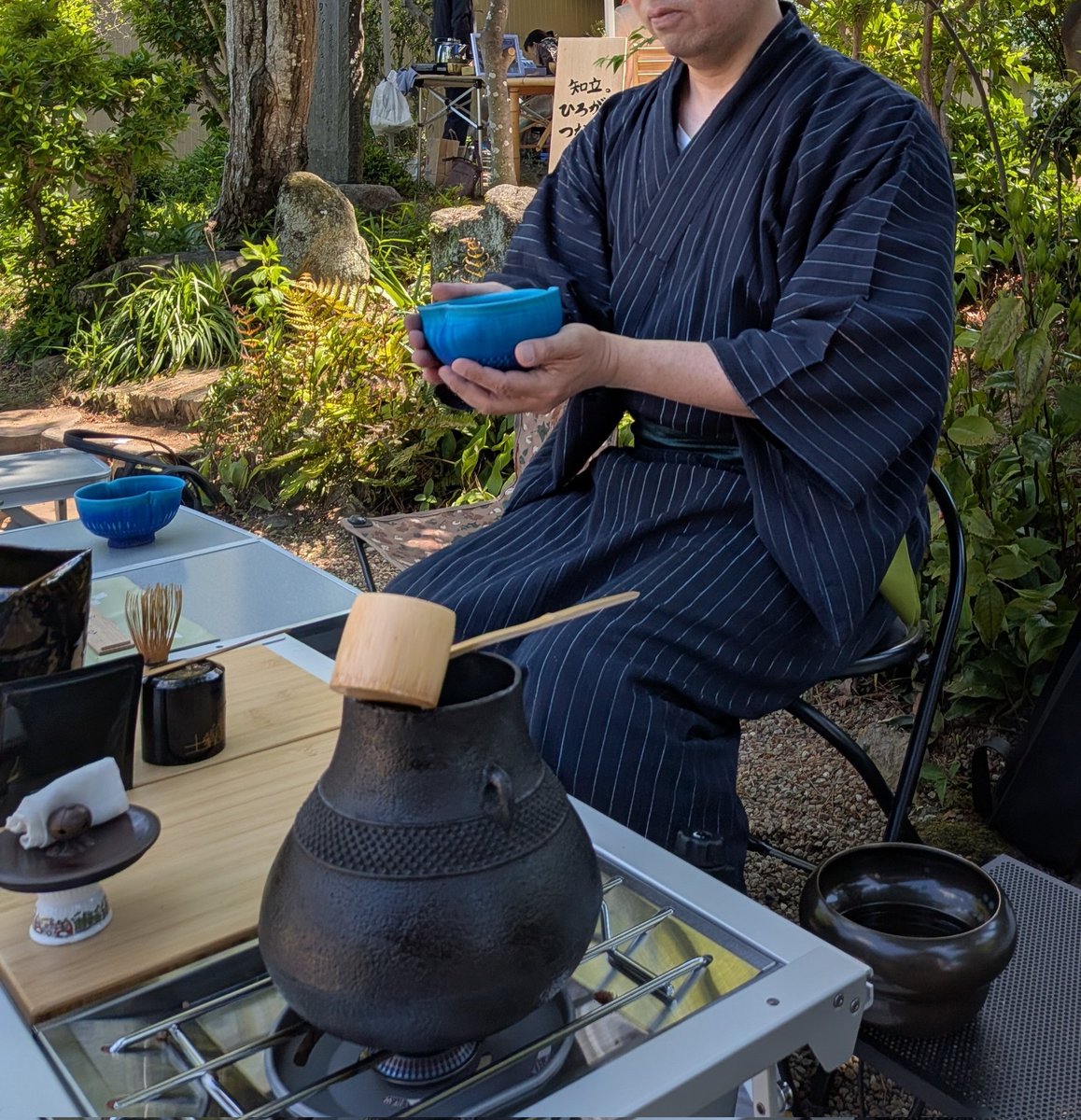 miyakh7's tweet photo. 知立市 在原寺 一人茶会②
釜 鶴首
snowpeak エントリーIGT
水指 東雲焼 高取写
薄茶器 井伊大老好 時鳥に卯の花蒔絵面中次
茶杓 不染斎作 銘 登り鯉
茶碗 小野穣作 猪目 青釉
替 京焼 唐子図
替 壺屋焼 魚紋
蓋置 仏蘭西製 エッグスタンド
建水 唐銅 箪瓢 https://t.co/ZlDVG2slPP