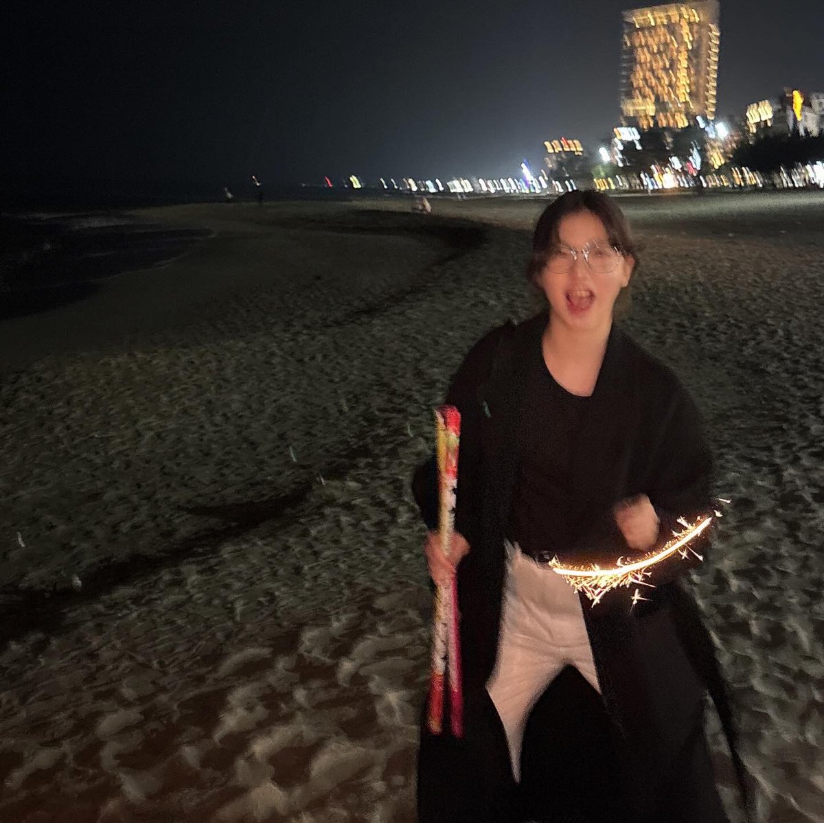 Lyle1291611's tweet photo. 입이 안 다물어지네 ㅋㅋ 불꽃이 너무 예뻐! 🔥

#청순야녀 #엉덩이 #힙라인 
#맘눌뎀 #일탈 #트친 https://t.co/zI1hv0C4Gw