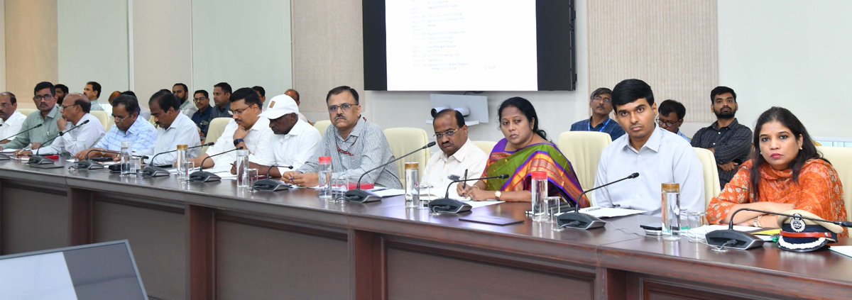 NewsMeter_In's tweet image. Prime Minister @narendramodi to visit #Telangana on May 10.

Chief Secretary K. Ramakrishna Rao reviewed arrangements at Dr. B.R. Ambedkar Telangana Secretariat, directing all departments to ensure seamless coordination.

PM to inaugurate key projects &amp;amp; address a public meeting.