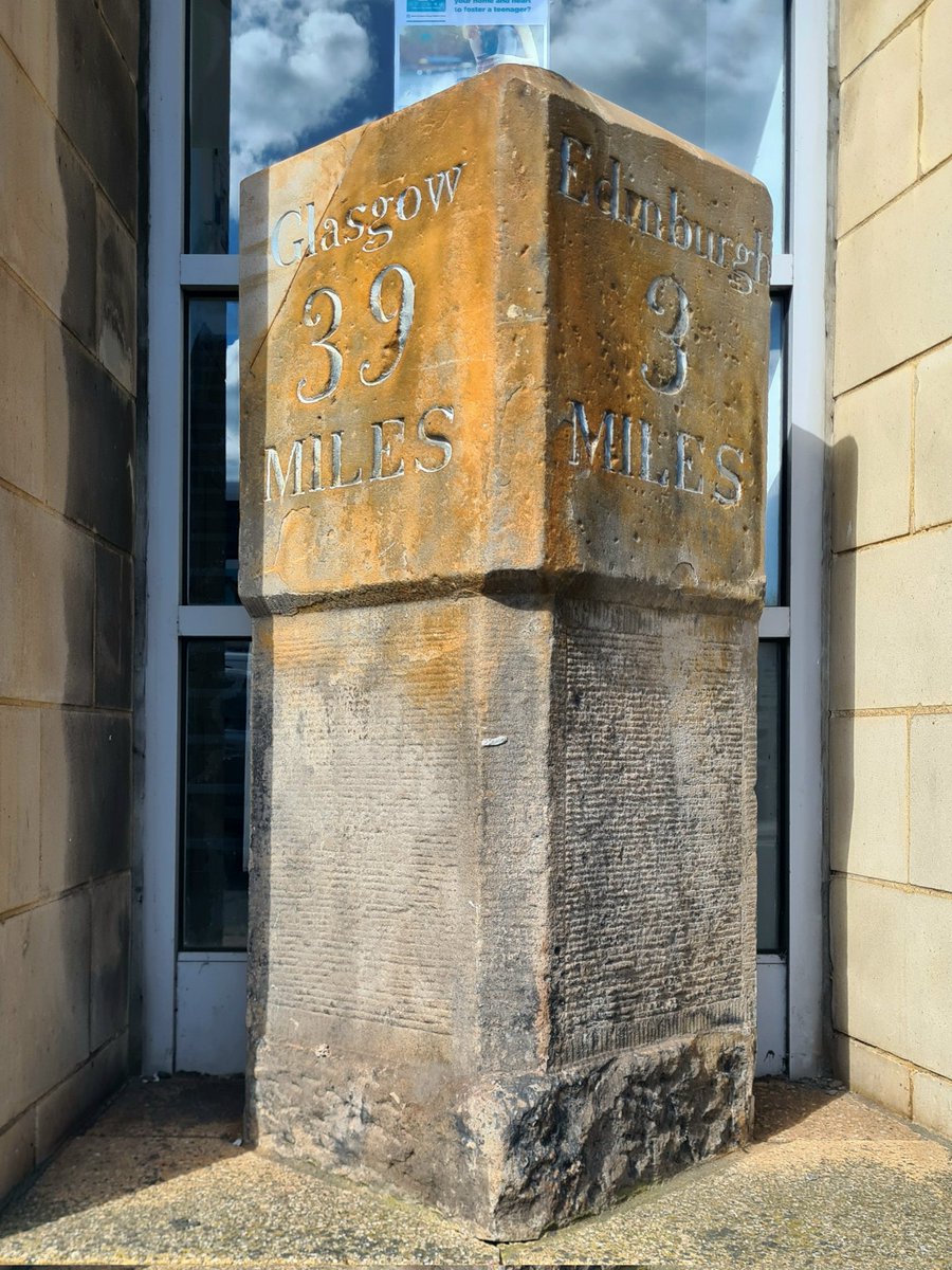 is_glasgow's tweet photo. A stone milemarker at Crostorphine on the main road between Glasgow and Edinburgh. It probably dates back to the 18th century, and the birth of the Scottish turnpike era.
Cont./
#glasgow #edinburgh #scottishhistory #turnpikes #milemarker https://t.co/oTOsncvWgv