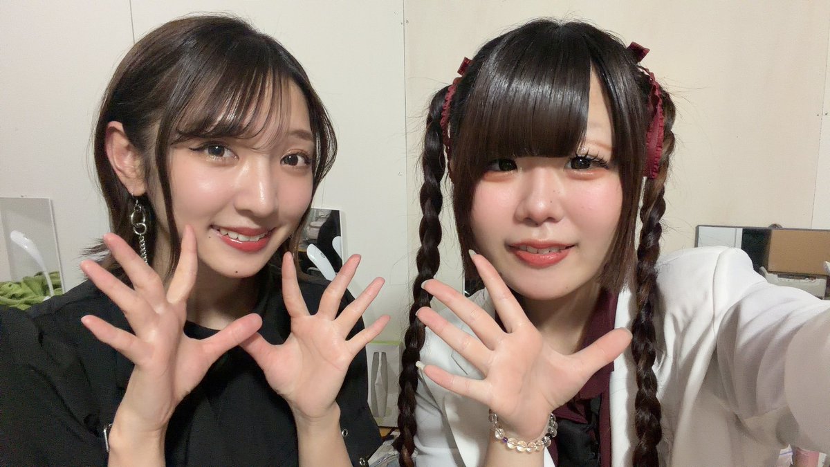 🩵LiｰVｰRAVEさん🩵

とても可愛いのに歌・ステージ作りが上手で、個人的に大好きなロック・エモい・ラップすごく刺さりました！
久々にこんなに鳥肌立つアイドルさんと出会えて幸せです🥲
沢山手振ってくださってきゅんでした

2日間ご出演ありがとうございました！
ぜひまたよろしくお願いします！