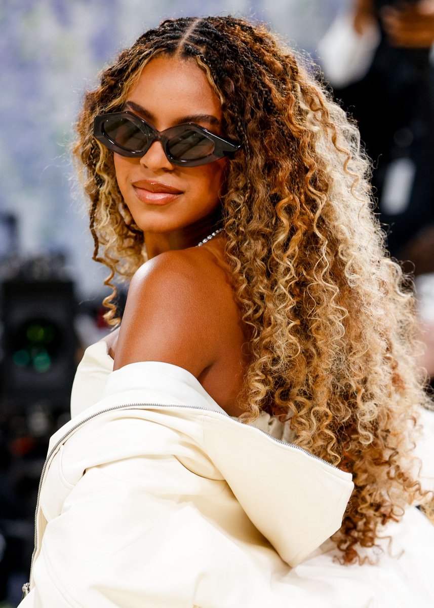 beyoncebrasil's tweet photo. P-A-T-R-O-A https://t.co/9ZY6ImkqyK