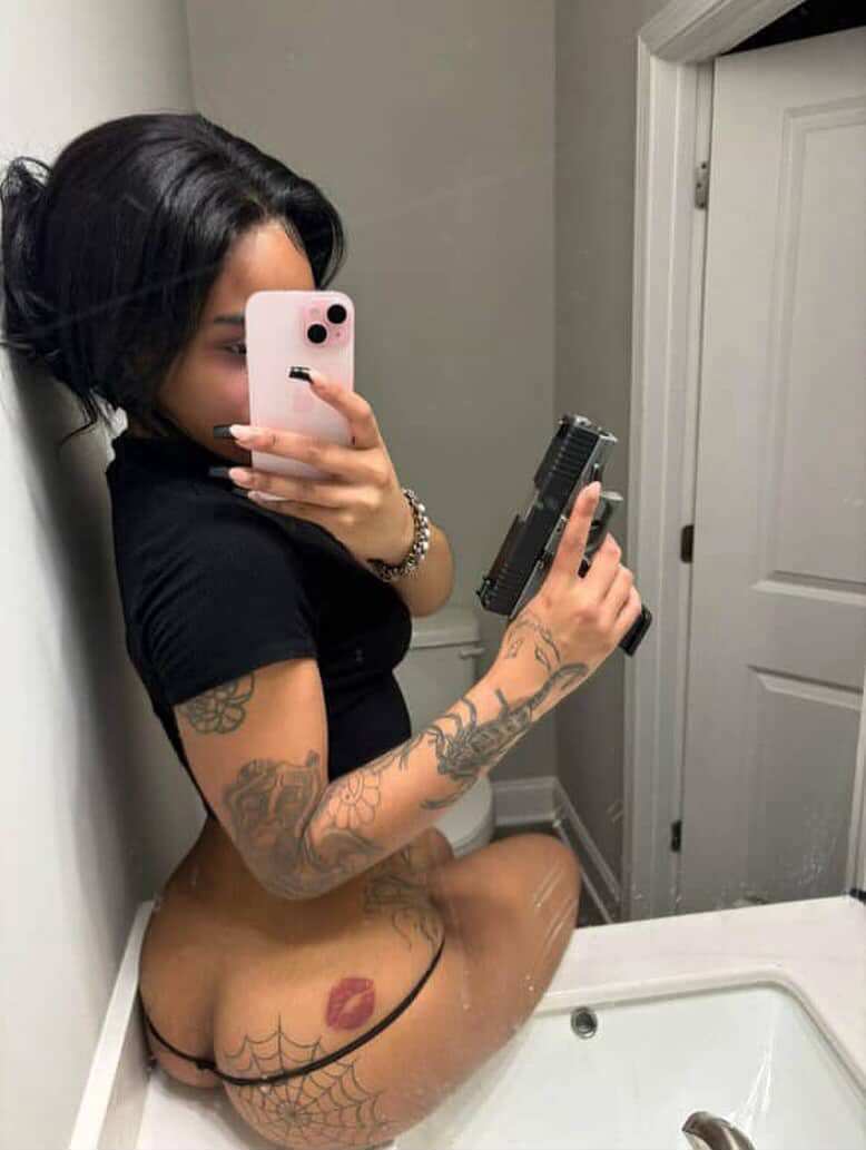 Ivy Blue tweet media
