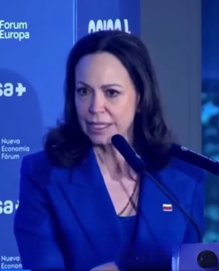 La traidora María Corina Machado dice con total cinismo que, "en Venezuela no ha habido un estallido social porque la gente tiene fé en unas elecciones". Noooo mija. En Venezuela no ha habido ni habrá estallido social porque, simplemente, no estamos en la cuarta. Así de fácil.