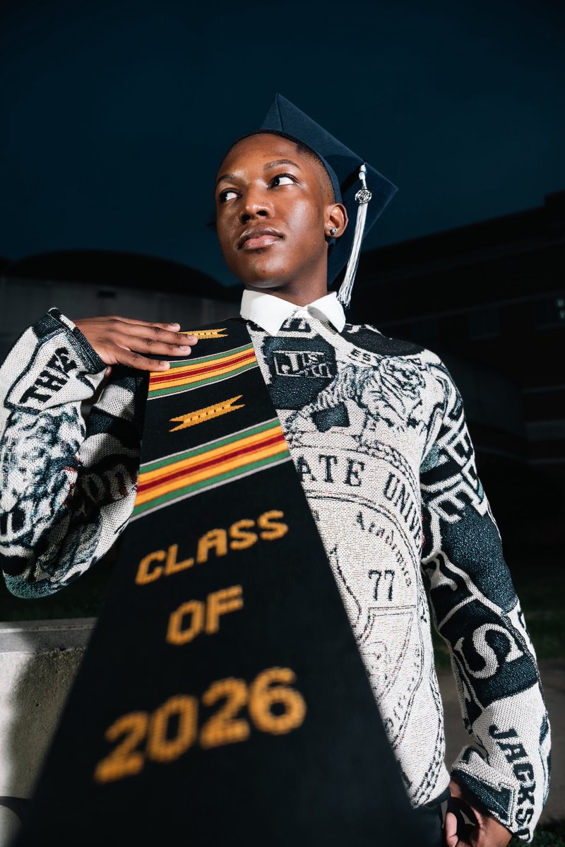 Everything I been through, I still showed up and finished now I’m a Proud HBCU Graduate👨🏾‍🎓.
#HBCUgrad #firstgen #blackexcellence