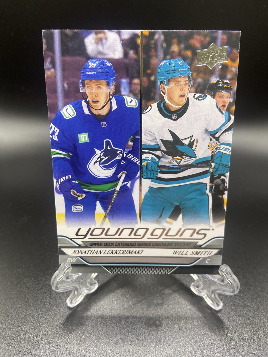 DeLyzer84's tweet photo. Mail day via @eBay and @CheckOutMyCards 

25-26 Kirill Kudryavtsev Holiday Green
24-25 Lekkerimaki/Smith CL YG
25-26 Nikita Tolopilo YG
25-26 Elias Pettersson YG

@Canucks Young Guns count - 337
@UpperDeckSports https://t.co/3cXDfwOqdw