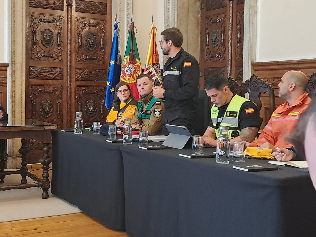 UMEgob's tweet photo. El equipo del módulo ligero contra incendios forestales #GFFF y el de drones #RPAS de la #UME (ambos certificados por la 🇪🇺) ya están en Viseu 🇵🇹 para participar en el ejercicio multinacional EU_MODEX26 de lucha contra incendios forestales. https://t.co/aVRFiVsueR